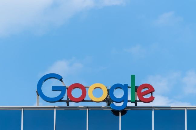 Vijf mechanismen in cirkels, van social post tot hogere Google vindbaarheid.