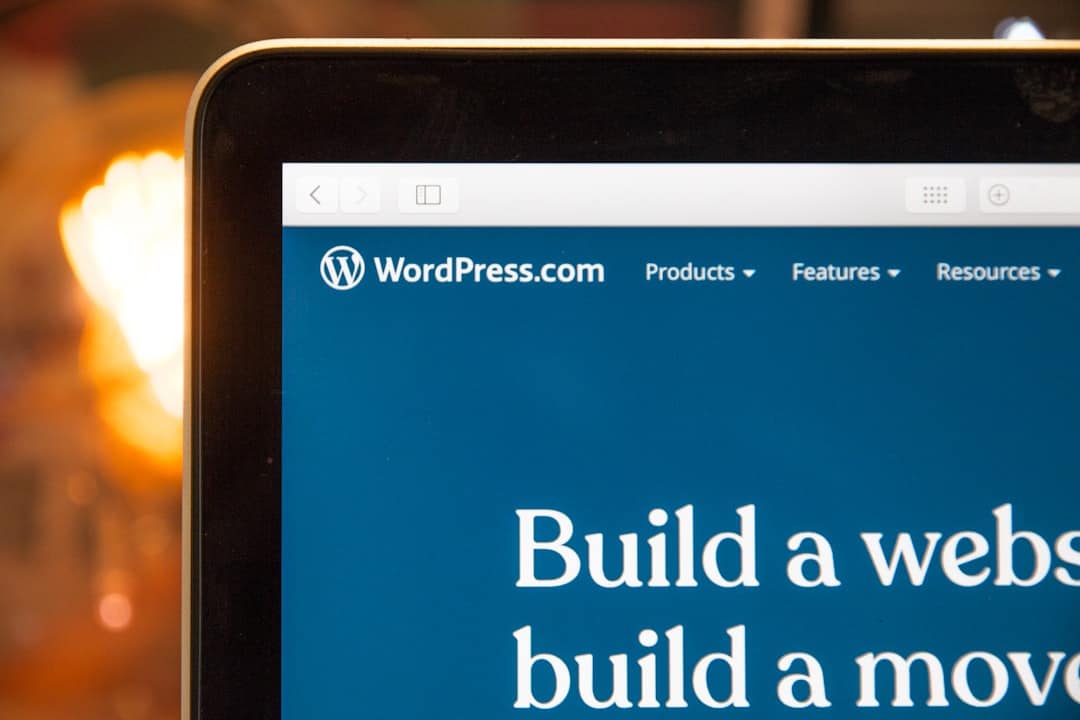 In het eerste deel bespraken we de alarmsignalen. Nu gaan we over tot actie. Een gehackte WordPress site is een crisis, maar met een gestructureerde aanpak kom je er sterker uit. Gebaseerd op onze 22 jaar ervaring met 340 websites, deel ik ons bewezen stappenplan